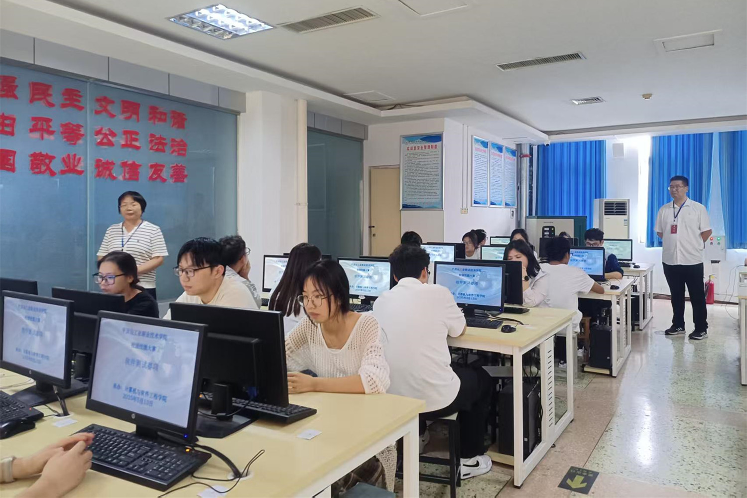 計算機與軟件工程學(xué)院成功承辦校級職業(yè)技能大賽-網(wǎng)絡(luò)安全軟件開發(fā)